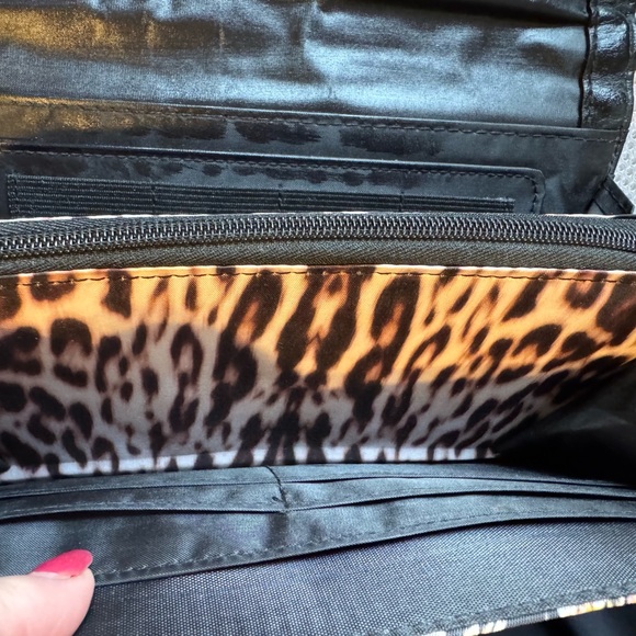 Nicole Miller Feather Print Clutch Wallet  PRISTINE - Picture 6 of 6